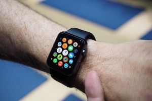 apple-watch-42mm-aluminum-case-with-sport-band-en-stock-370401-MPE20304939924_052015-F